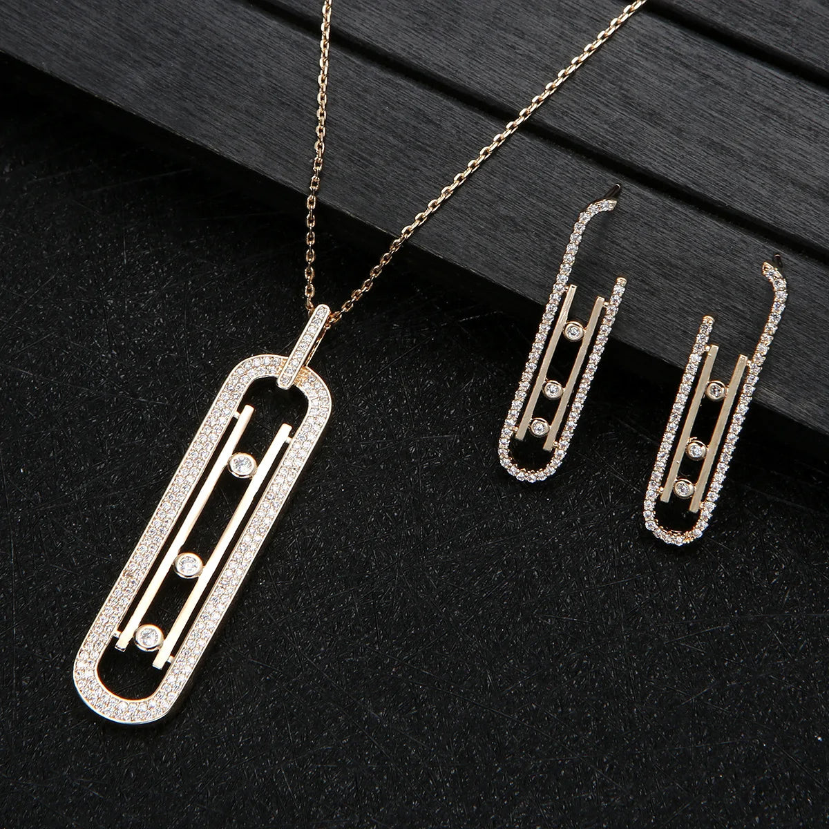 Maré Cacau™ Chave Necklace + Earring
