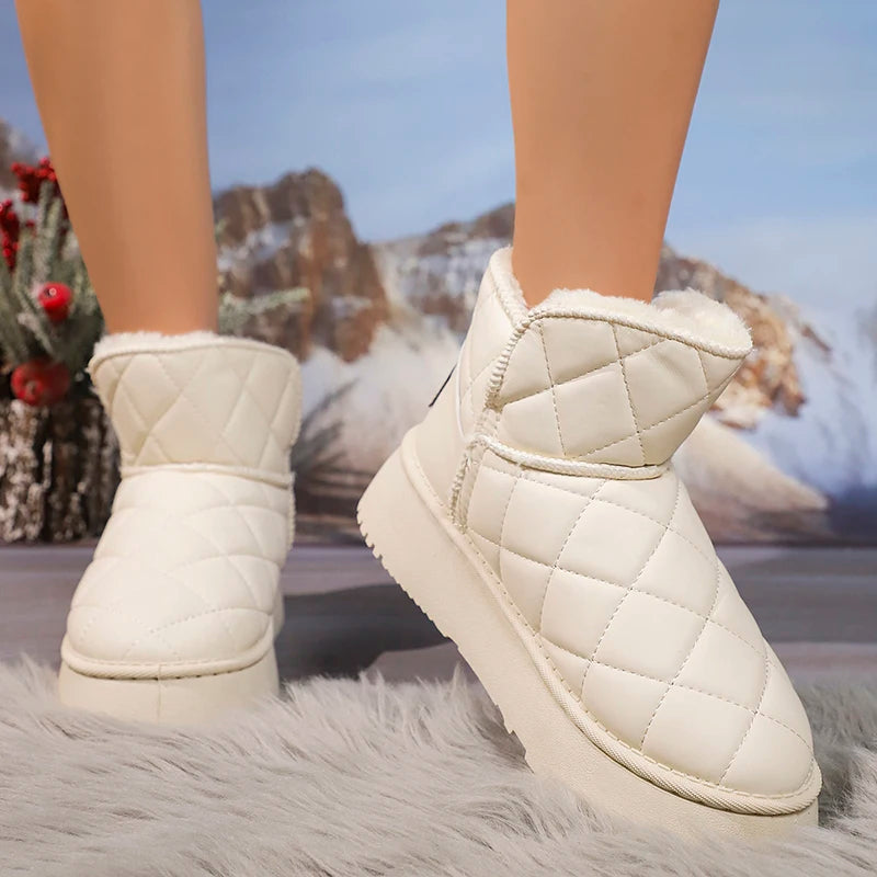 Maré Cacau™ Plush Boots