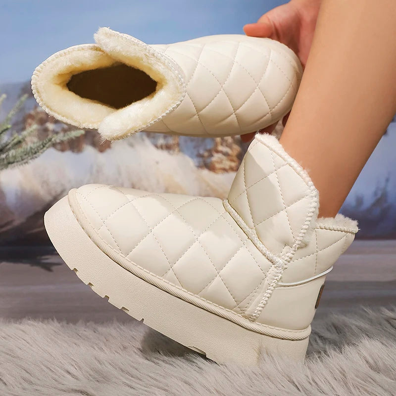 Maré Cacau™ Plush Boots