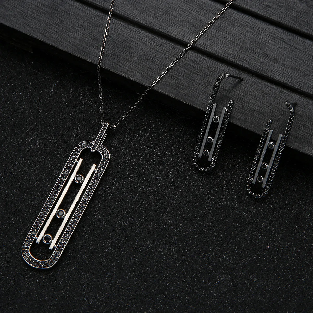Maré Cacau™ Chave Necklace + Earring